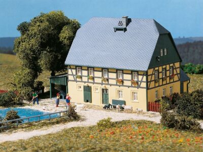 11359 Stort stuehus med stald