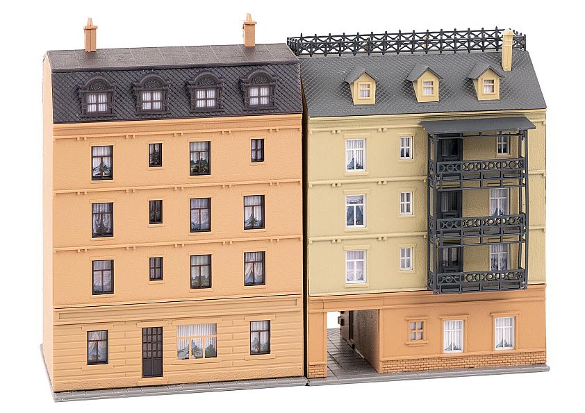 232384 Byhuse med apotek og Delikatesse butik - Billede 3